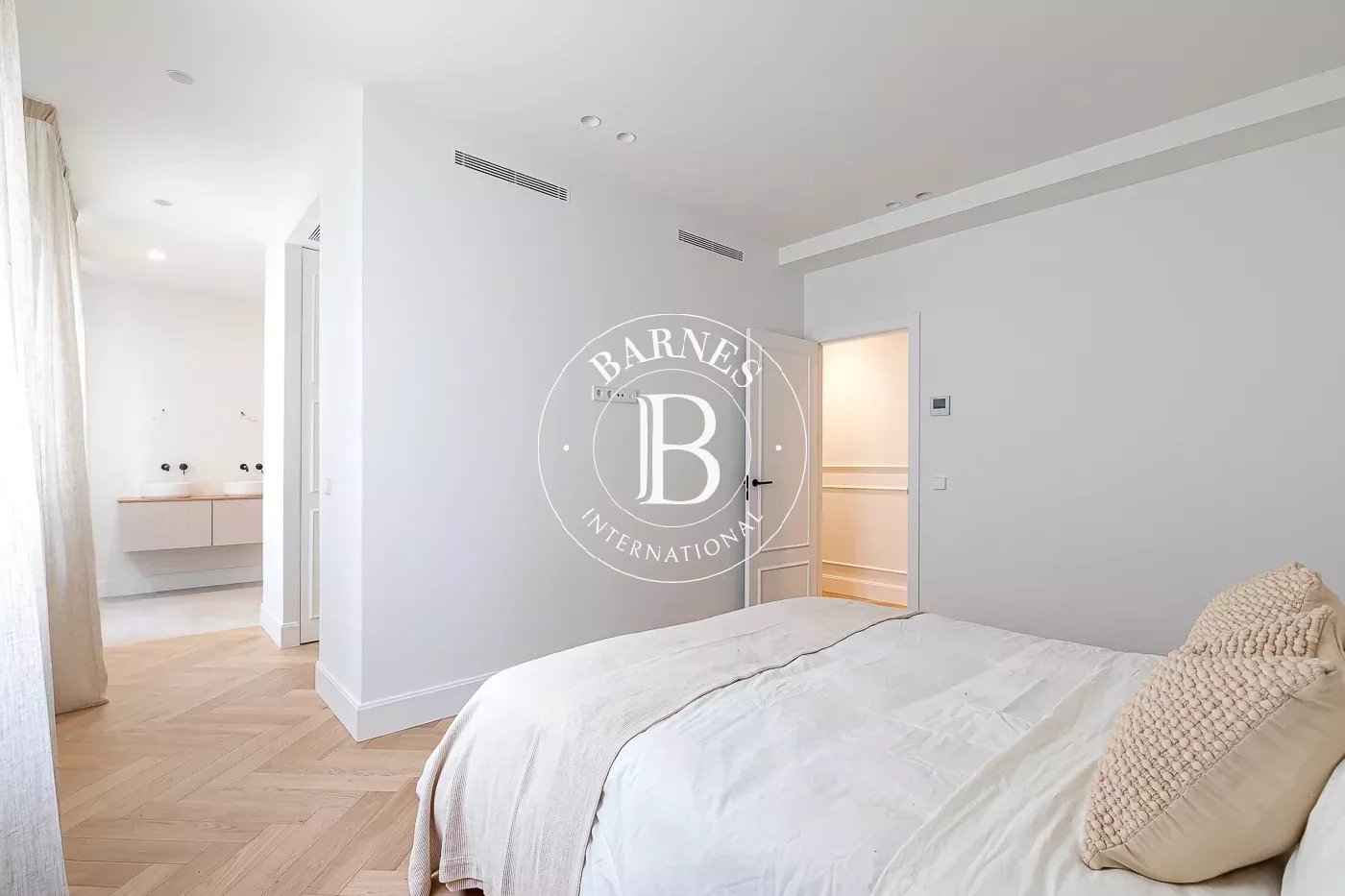 4226234cf223d26af33968a7b26b8bc1 53ec7b286d 1400 original - Translation missing: en.helpers.application.image_tag.default_alt