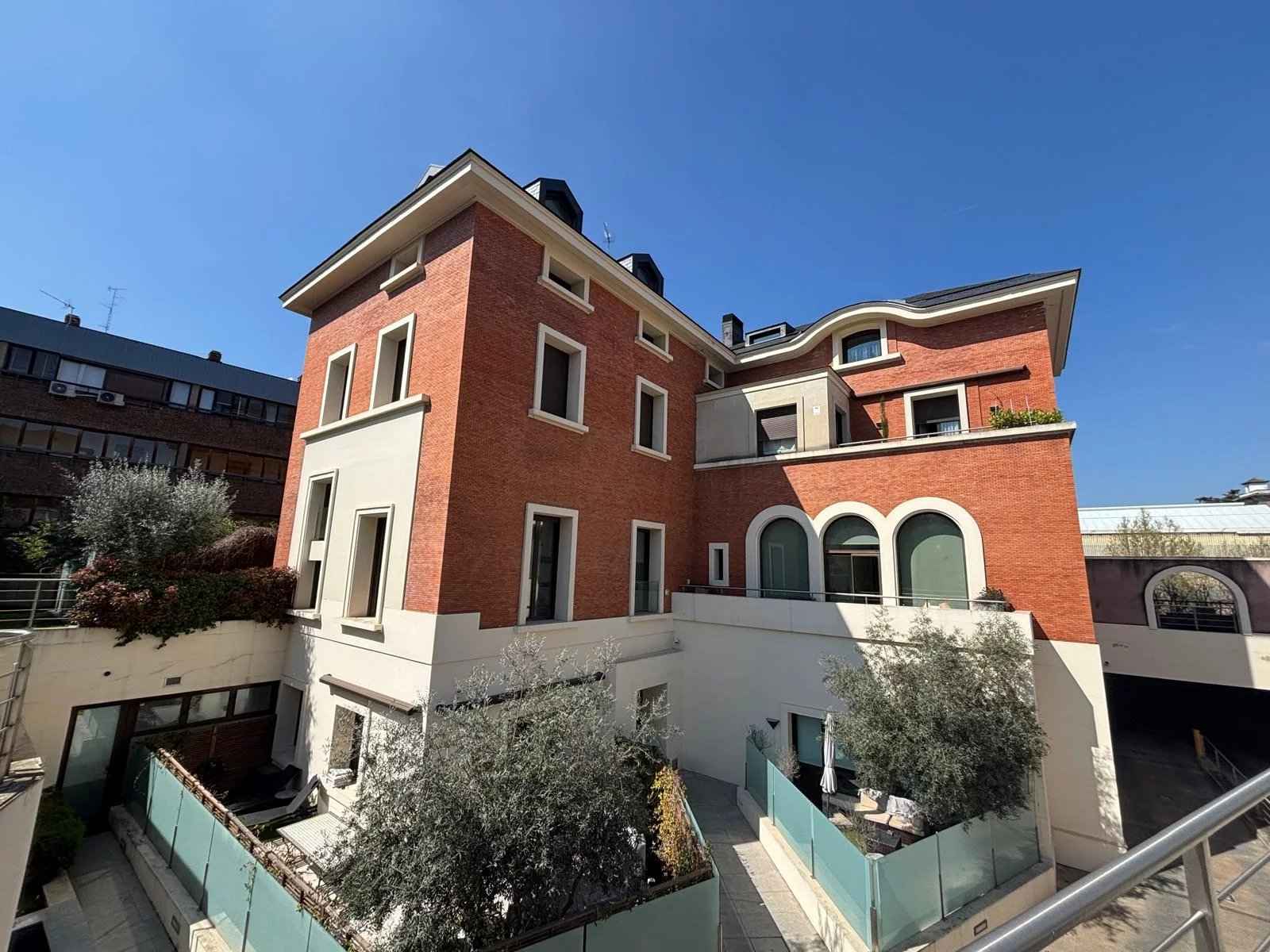 28bf17f364627ce90309ca98c8693305 7f8ada47d1 1600 original - Translation missing: en.helpers.application.image_tag.default_alt