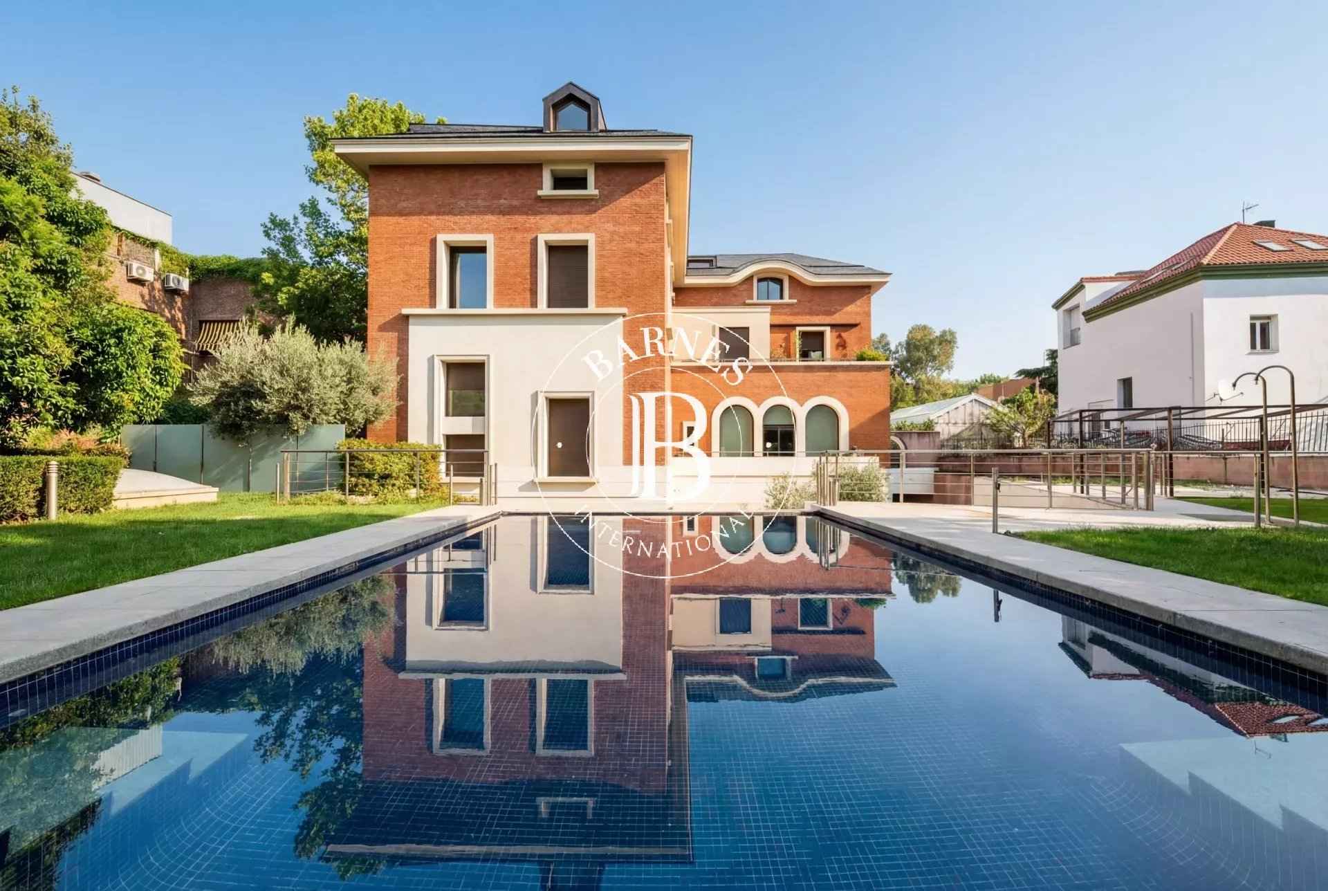 E11498f071b468680cf90e0222dde6ba d7801a7986 1920 original - Attribut alt par défaut.