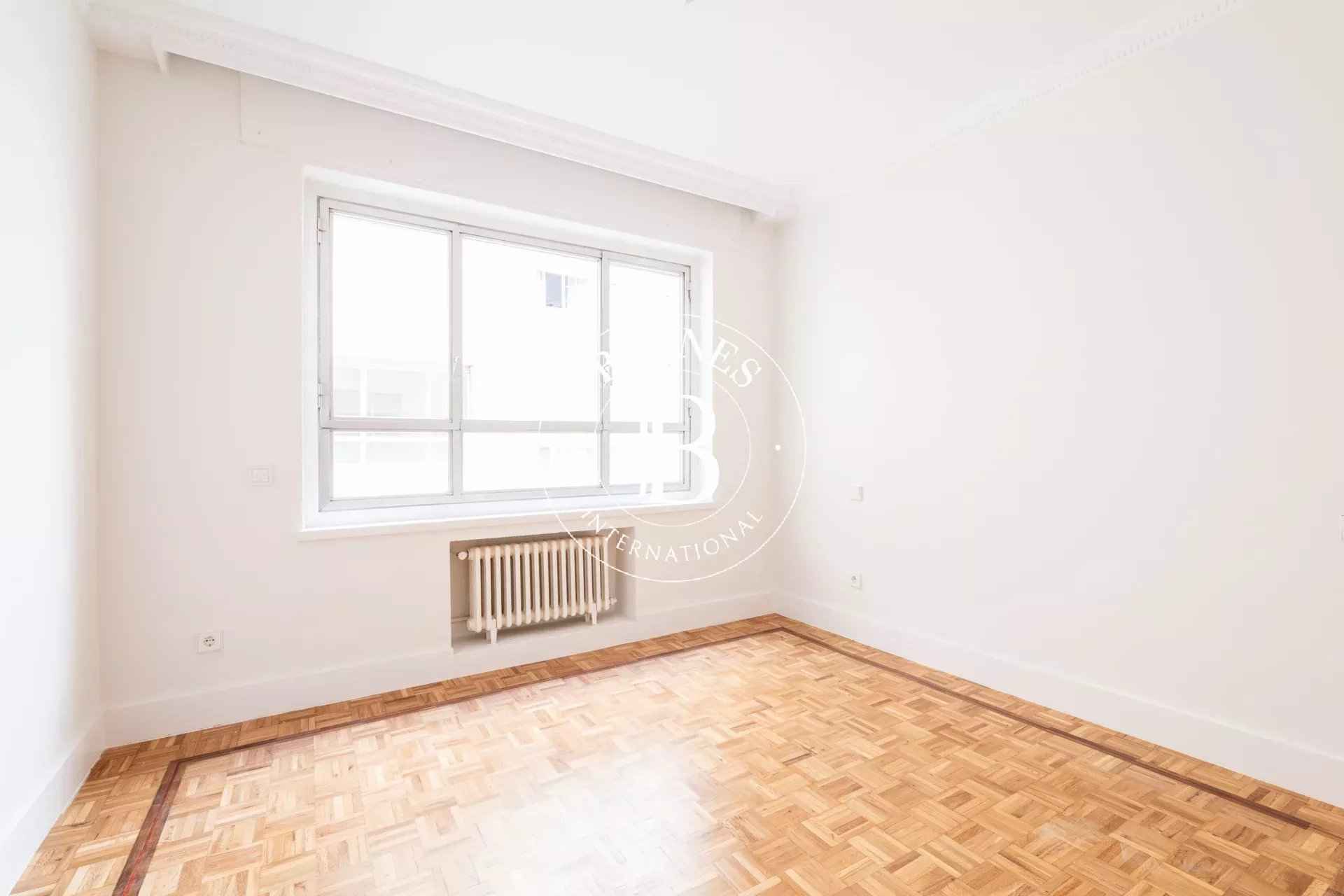 86893611 029 - Translation missing: en.helpers.application.image_tag.default_alt