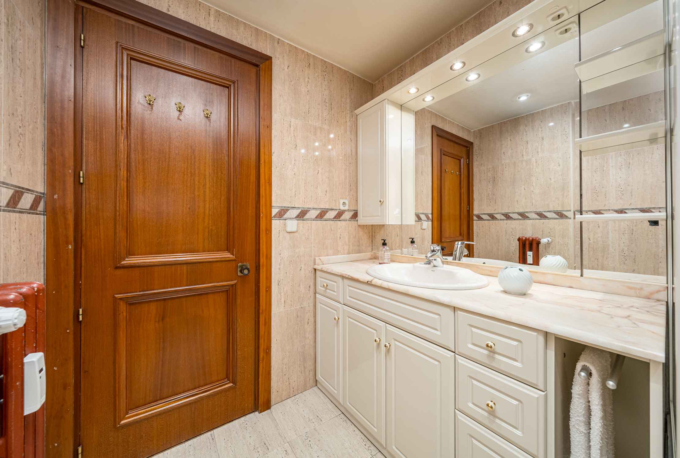 Castello 2093 2c 20marie 20barnes 27 1 - Attribut alt par défaut.