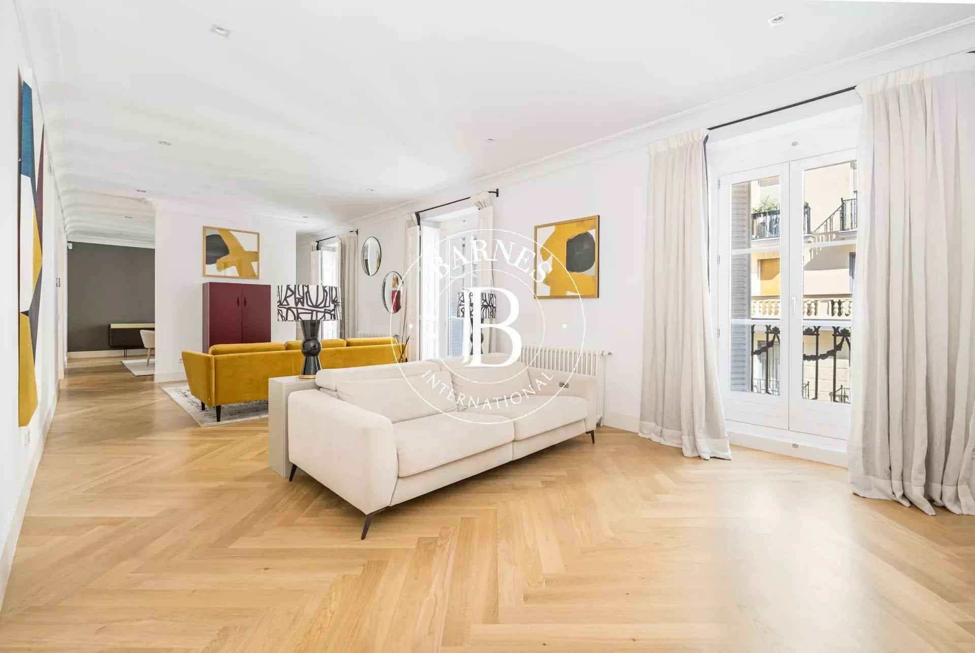 Foto de Piso clásico de 3 dormitorios en finca clásica en Trafalgar, Chamberí