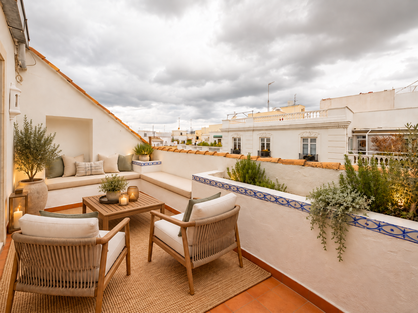 Terraza 20mediterr c3 a1nea 20con 20velas 20y 20plantas - Attribut alt par défaut.