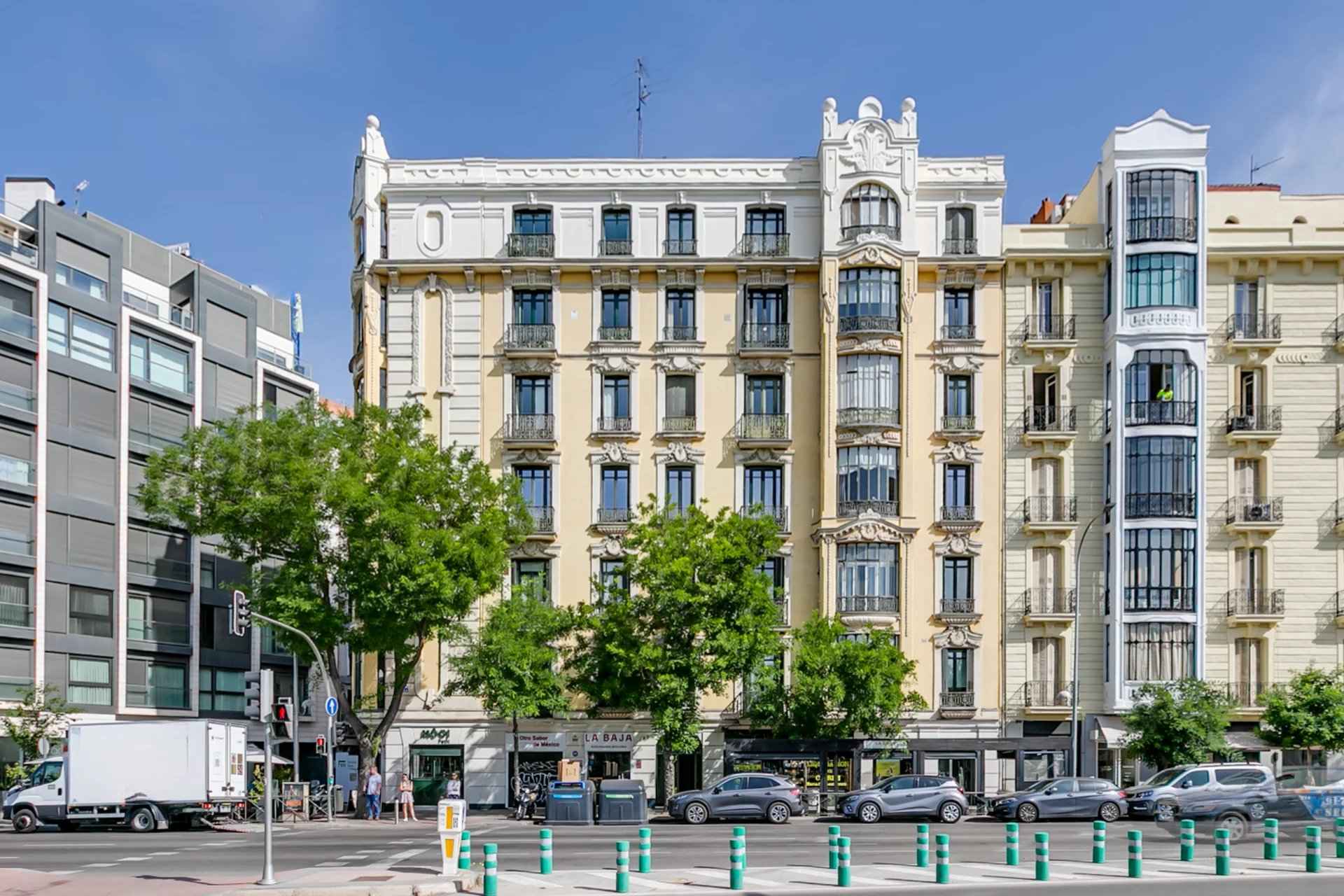 Façades d’immeubles de luxe à Madrid