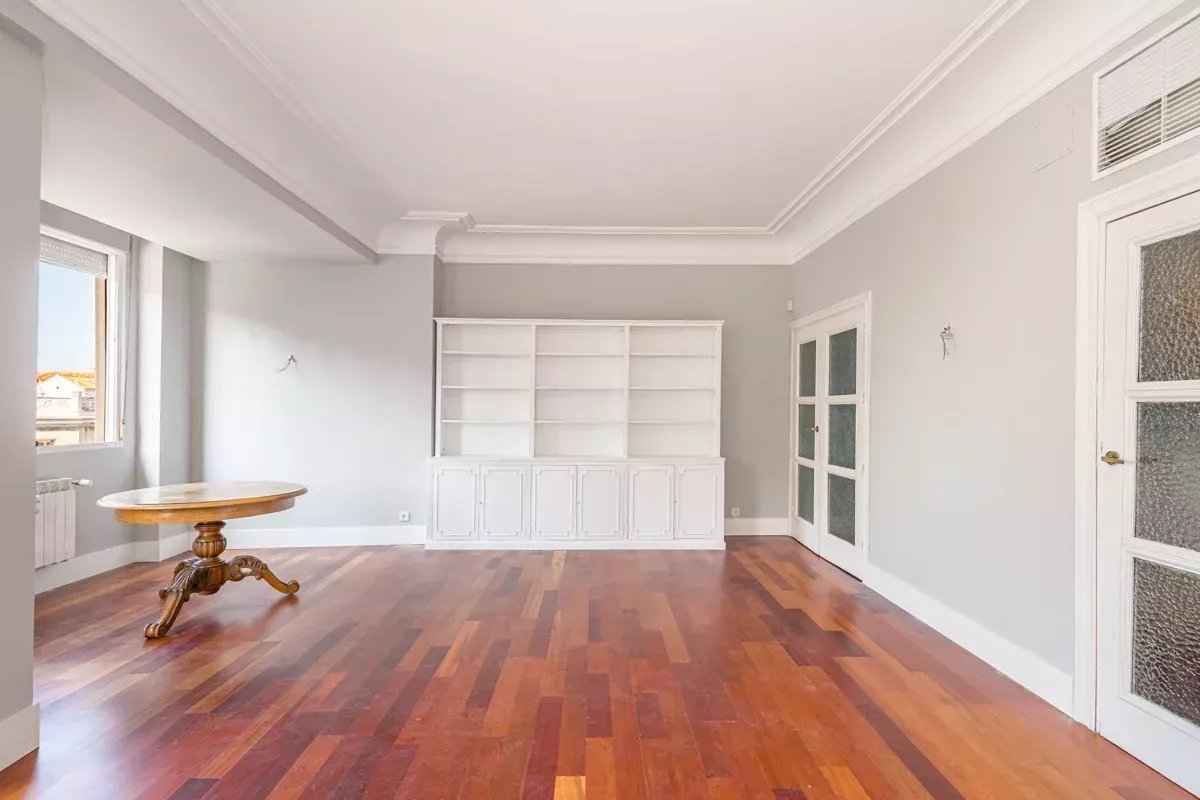 4018b84b63764946306423bb1d40cf38 649e05ec63 1200 original - Attribut alt par défaut.