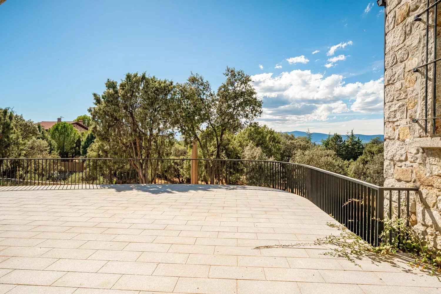 9915f28ac7d76eb1278a987e0ec2f875 6d73f22d6e 1500 original - Attribut alt par défaut.