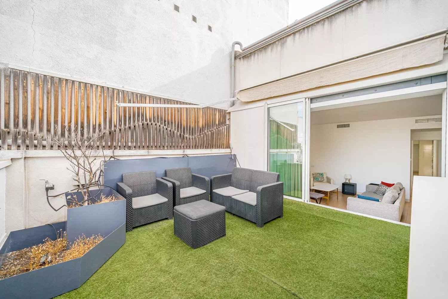 Eb5c2d7583f4ae1b87f60a2e4644aabb ba00f4e221 1500 original - Attribut alt par défaut.