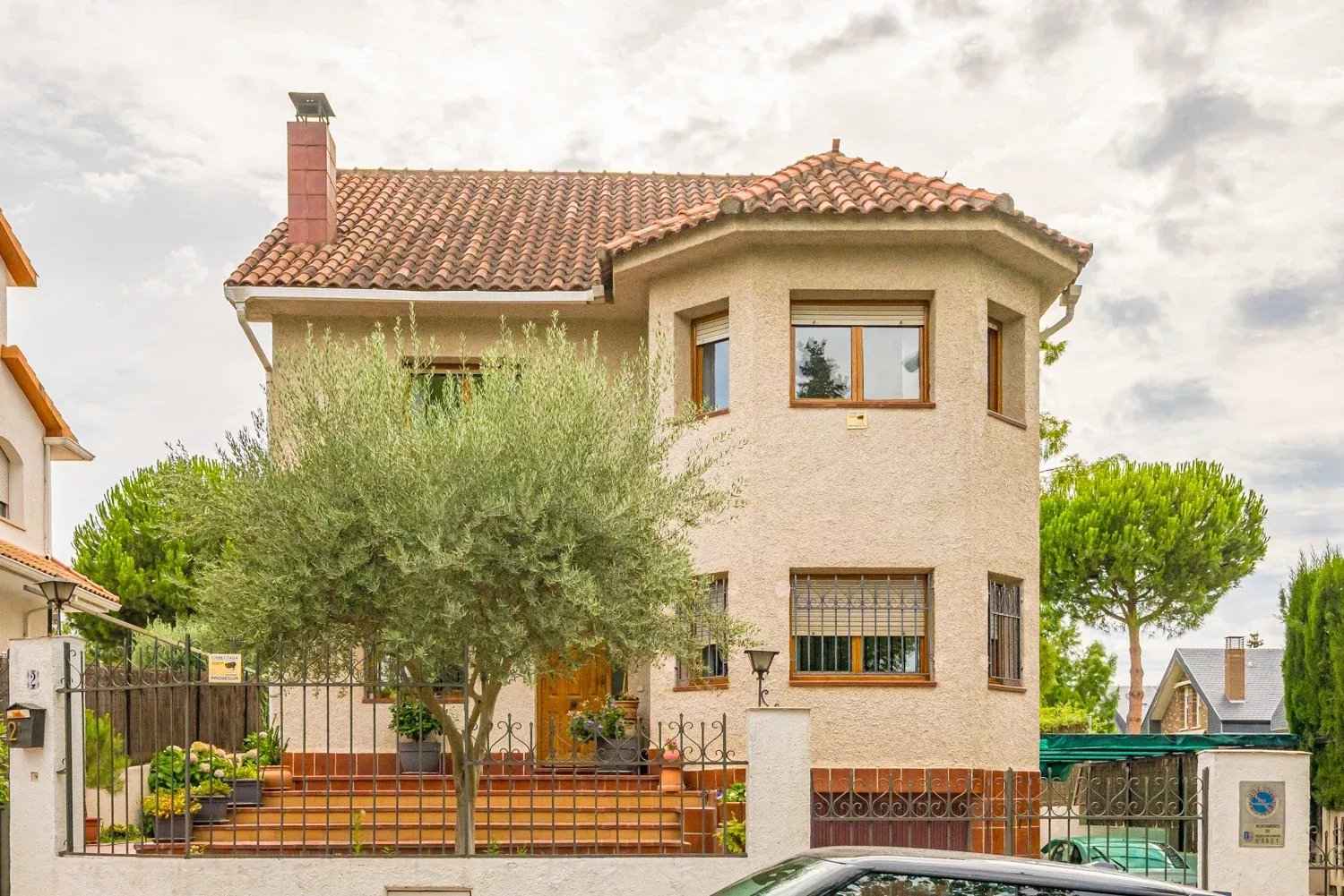 F51597ef4cdc70364388717a5fbd6348 c8cb01ee10 1500 original - Translation missing: en.helpers.application.image_tag.default_alt