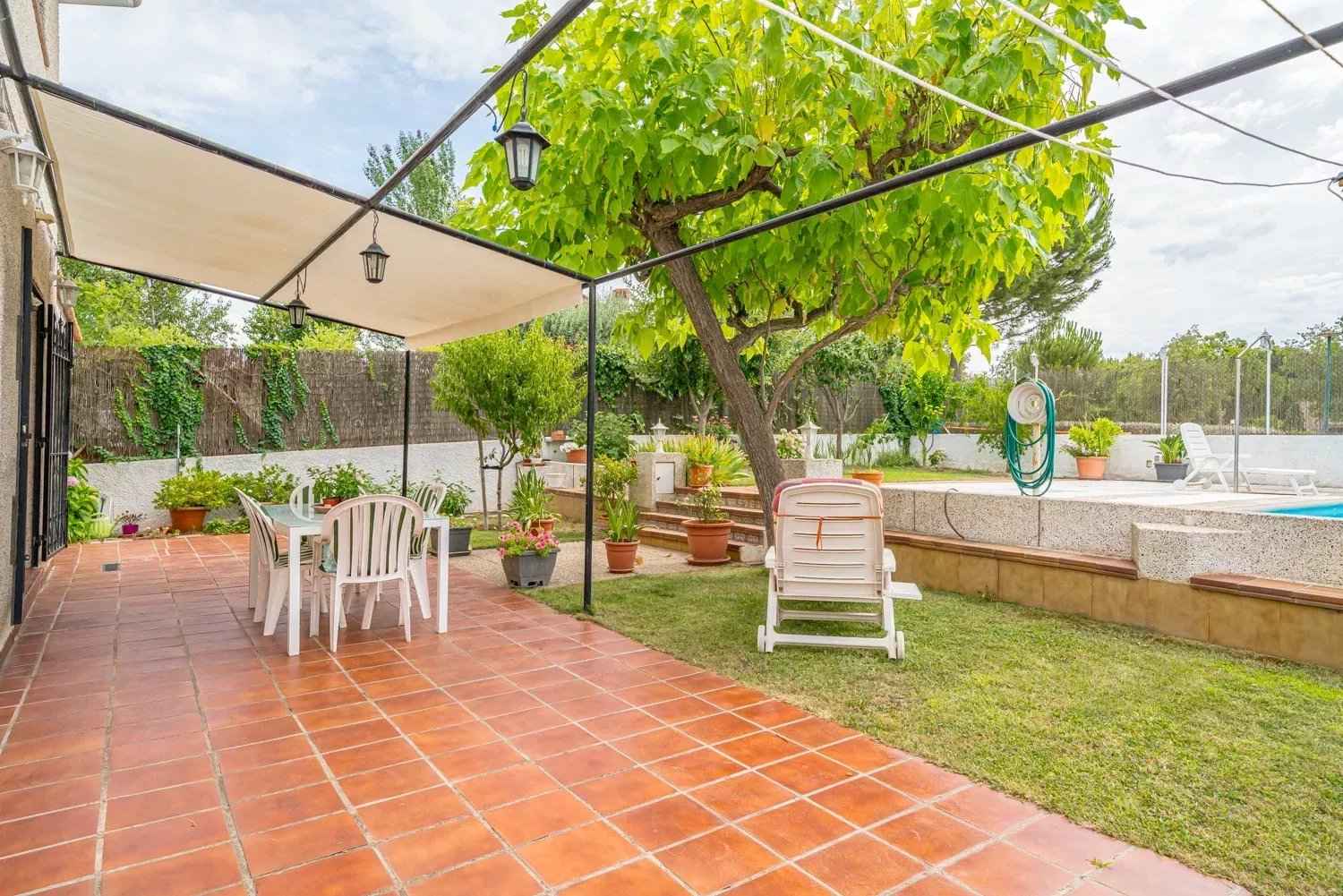 04b263ce0a62dff0ac1f0c381e2c228d e777e337c9 1500 original - Translation missing: en.helpers.application.image_tag.default_alt