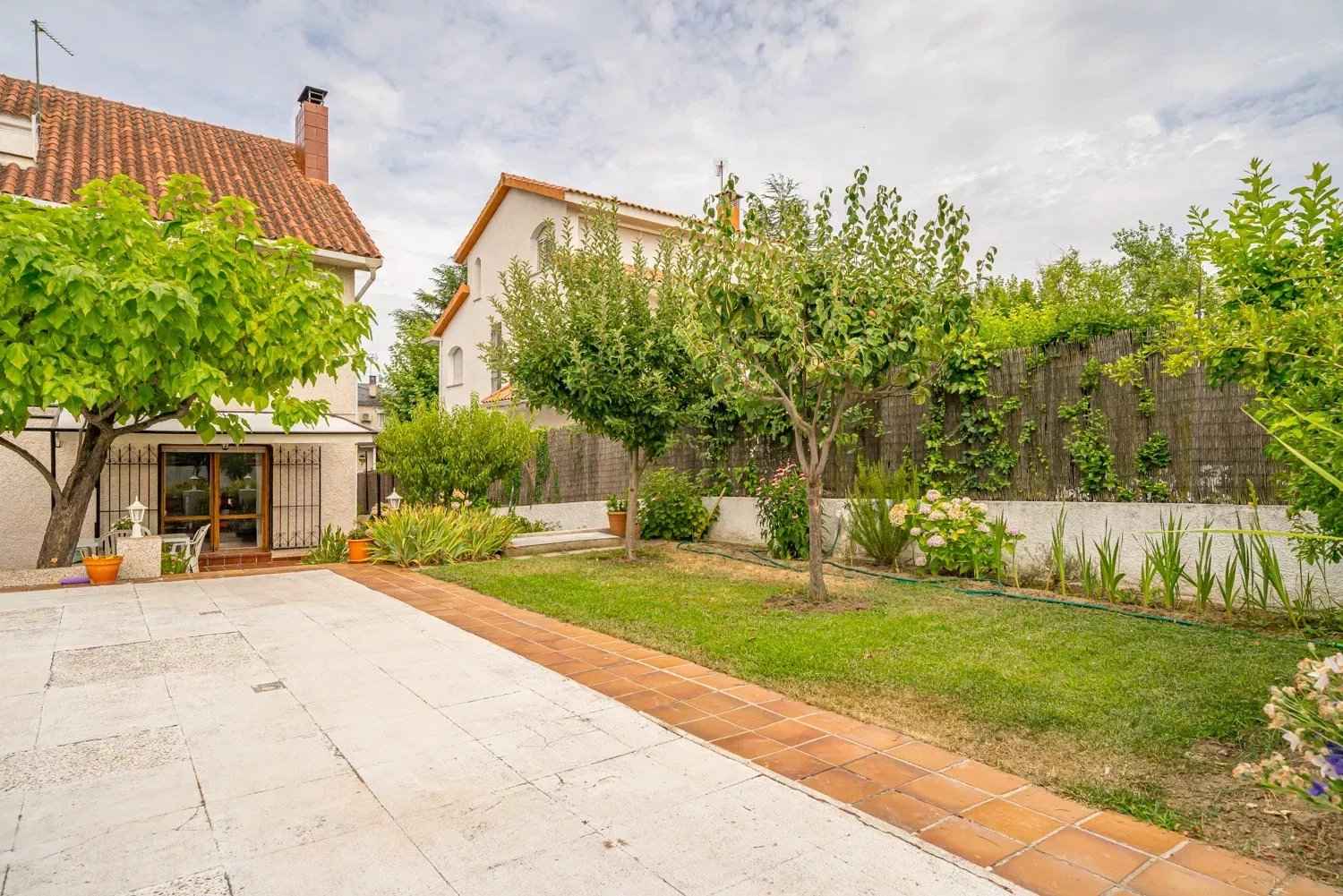 9ec38f074e5d3feb7edcd57fcc6c2371 ec0712a4ac 1500 original - Translation missing: en.helpers.application.image_tag.default_alt