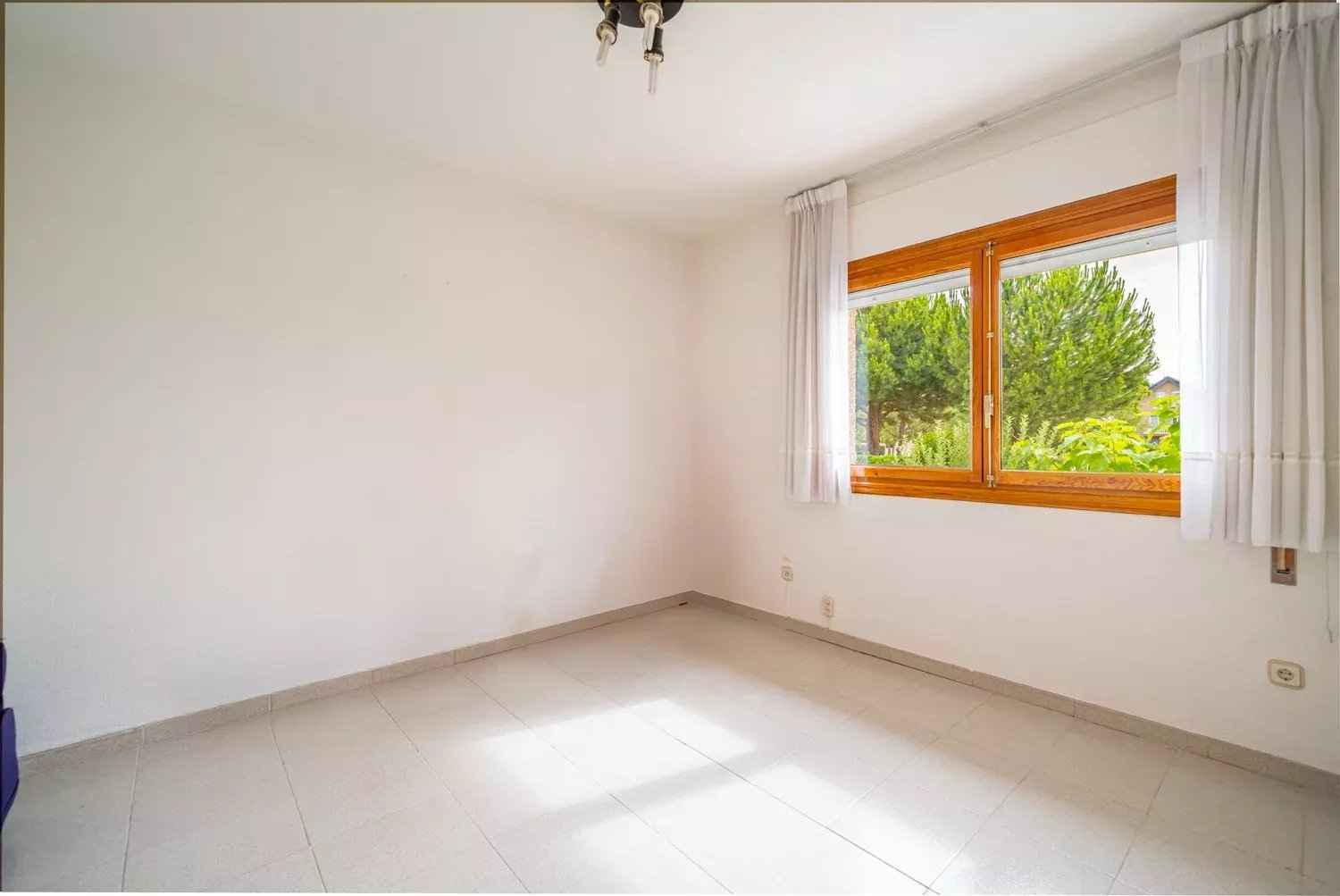 A7cf91ee00eb565a806729bbe6f848ca ae136c2eab 1500 original - Translation missing: en.helpers.application.image_tag.default_alt