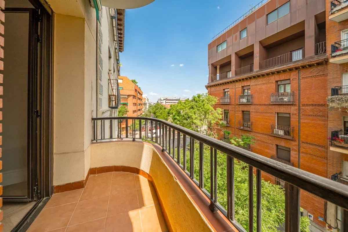 4f46341fecf1cc5f2ce599ca2fcdb89a 6908f09767 1200 original - Attribut alt par défaut.