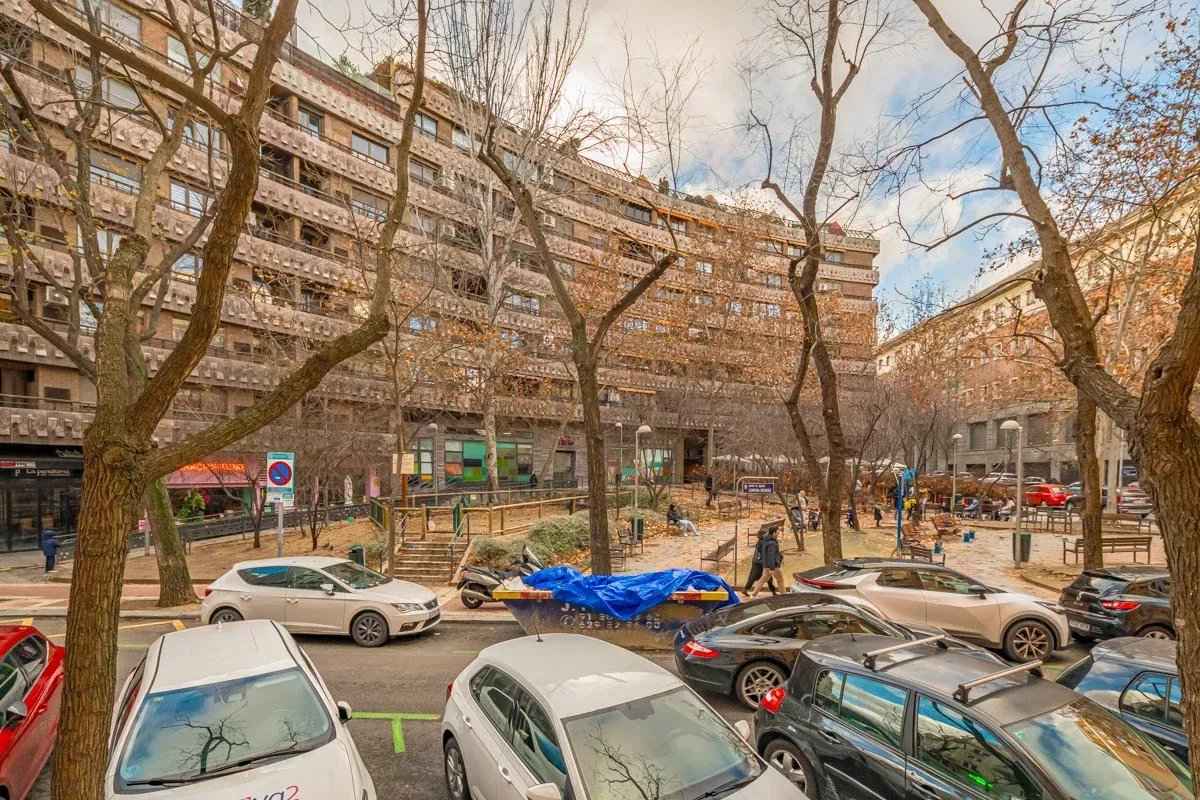 272fa1364bb46d71174cfb340f88380c 676d26f97c 1200 original - Attribut alt par défaut.