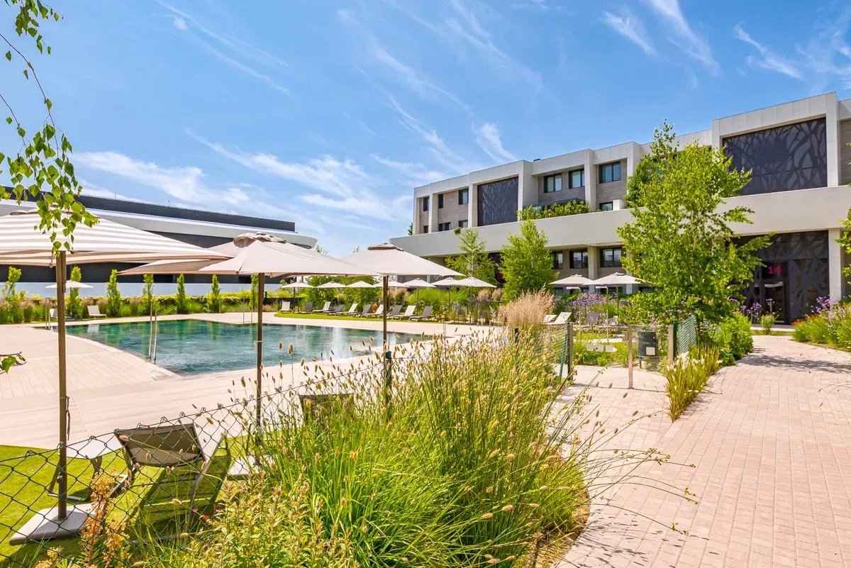 40da652bd74506566a400179cfb8478a fc4ad2235e 1200 original - Attribut alt par défaut.