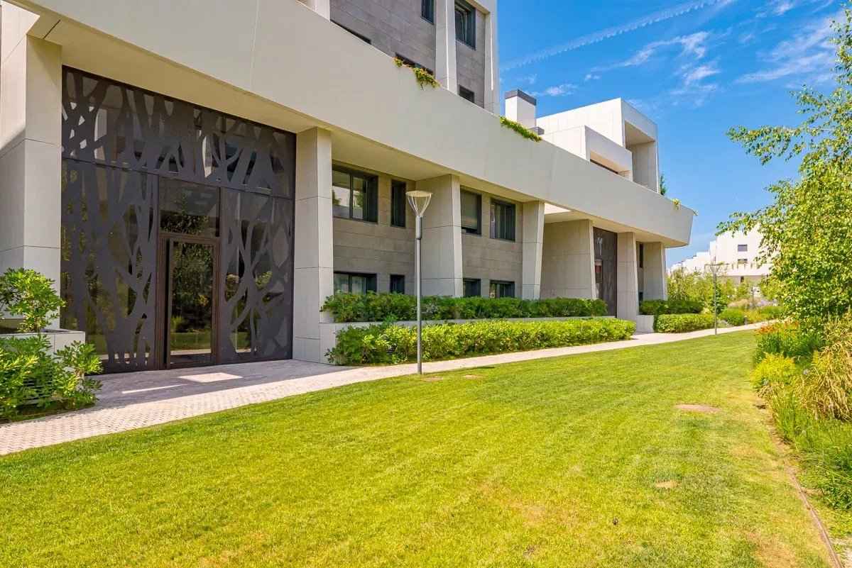 6cf0d9859693e8f37f907de9afc75bae da4e8de6c7 1200 original - Attribut alt par défaut.