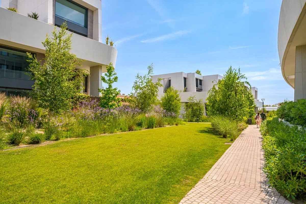 379f2401dd2bc11ebdb8ed42d7e01f58 57cccce96e 1200 original - Attribut alt par défaut.