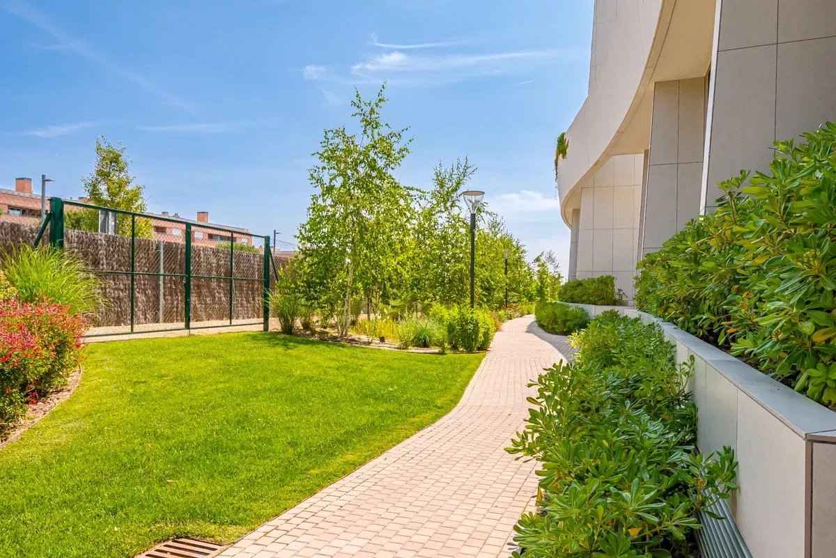 52de315c785b9ea31041bd774d4081e2 0df2cb92e7 1200 original - Attribut alt par défaut.