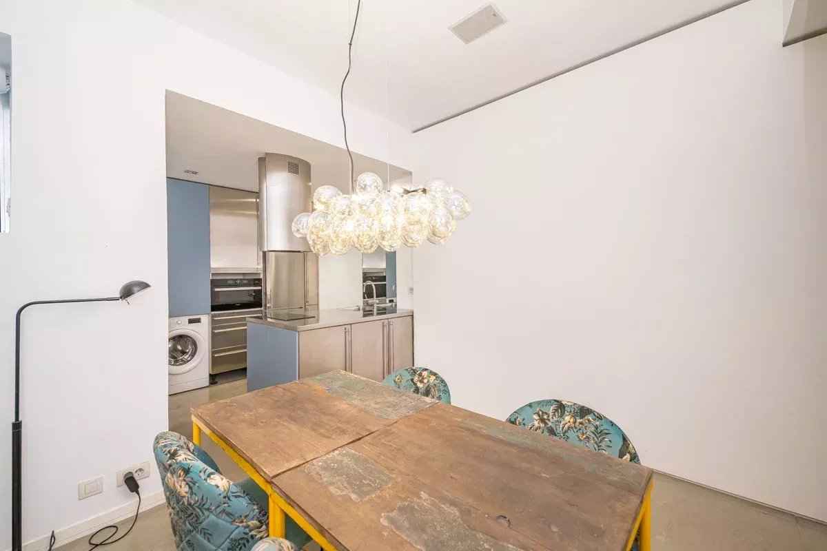 18b530e6fc7db9d4d61012e573bd4321 81a9464778 1200 original - Translation missing: en.helpers.application.image_tag.default_alt