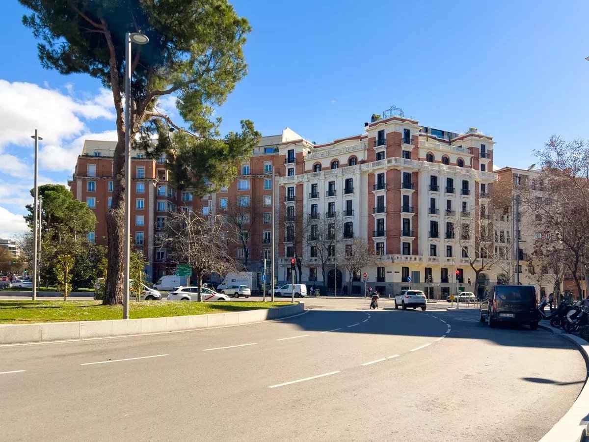 D5870bd3e3883a39d45f1ffc06bfeec2 ed5a609864 1200 original - Translation missing: en.helpers.application.image_tag.default_alt