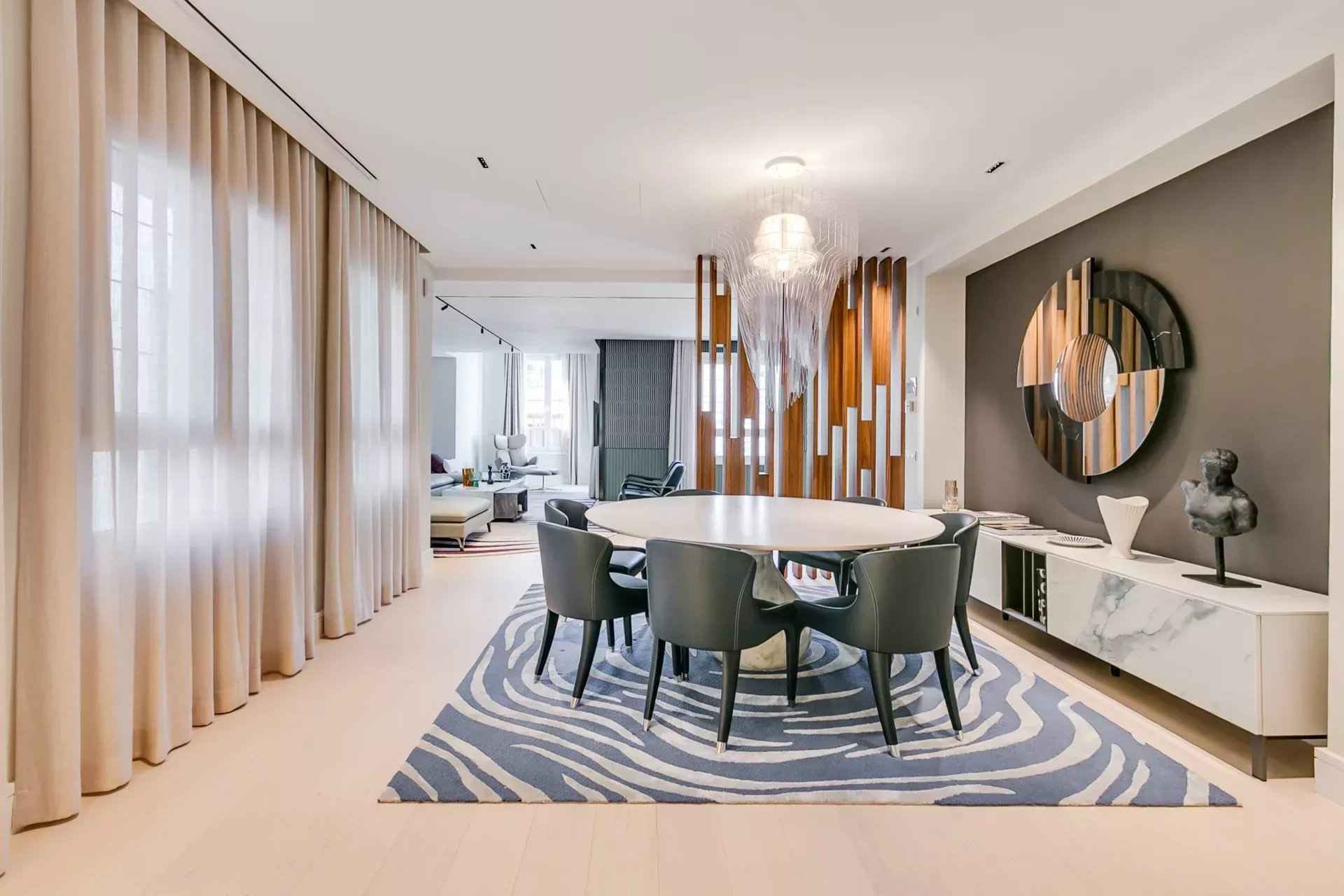 Dac6bde1ae8dda33ba8e7d09c9bbc616 000df8e57d 1920 original - Attribut alt par défaut.