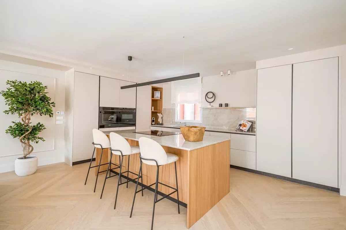 7fa7c6908f87869497080fe2e4ac5783 c0872da5ba 1200 original - Attribut alt par défaut.