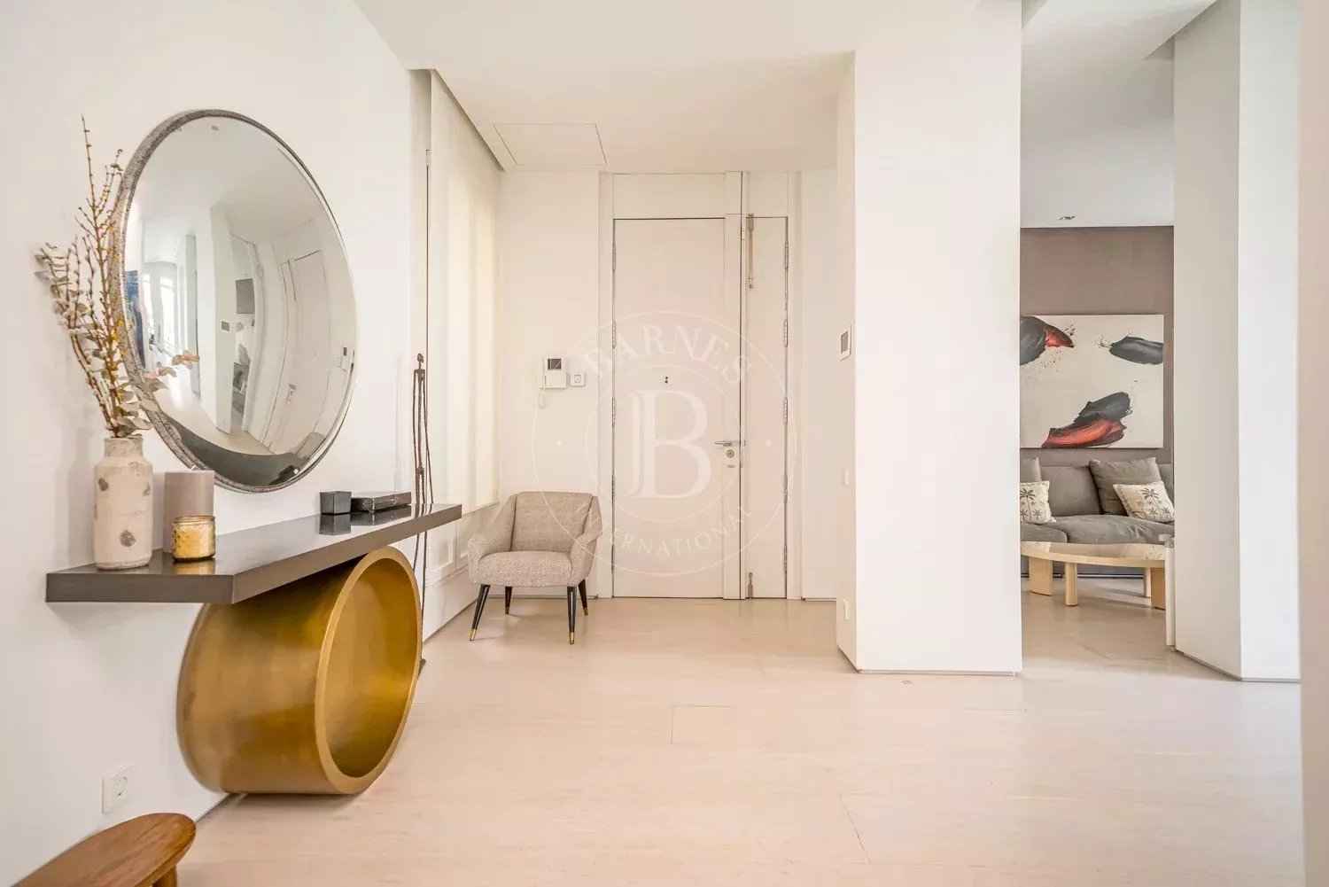 E0efa1e8788f670dc575fd0564c987c8 eee0c8ecec 1500 original - Attribut alt par défaut.