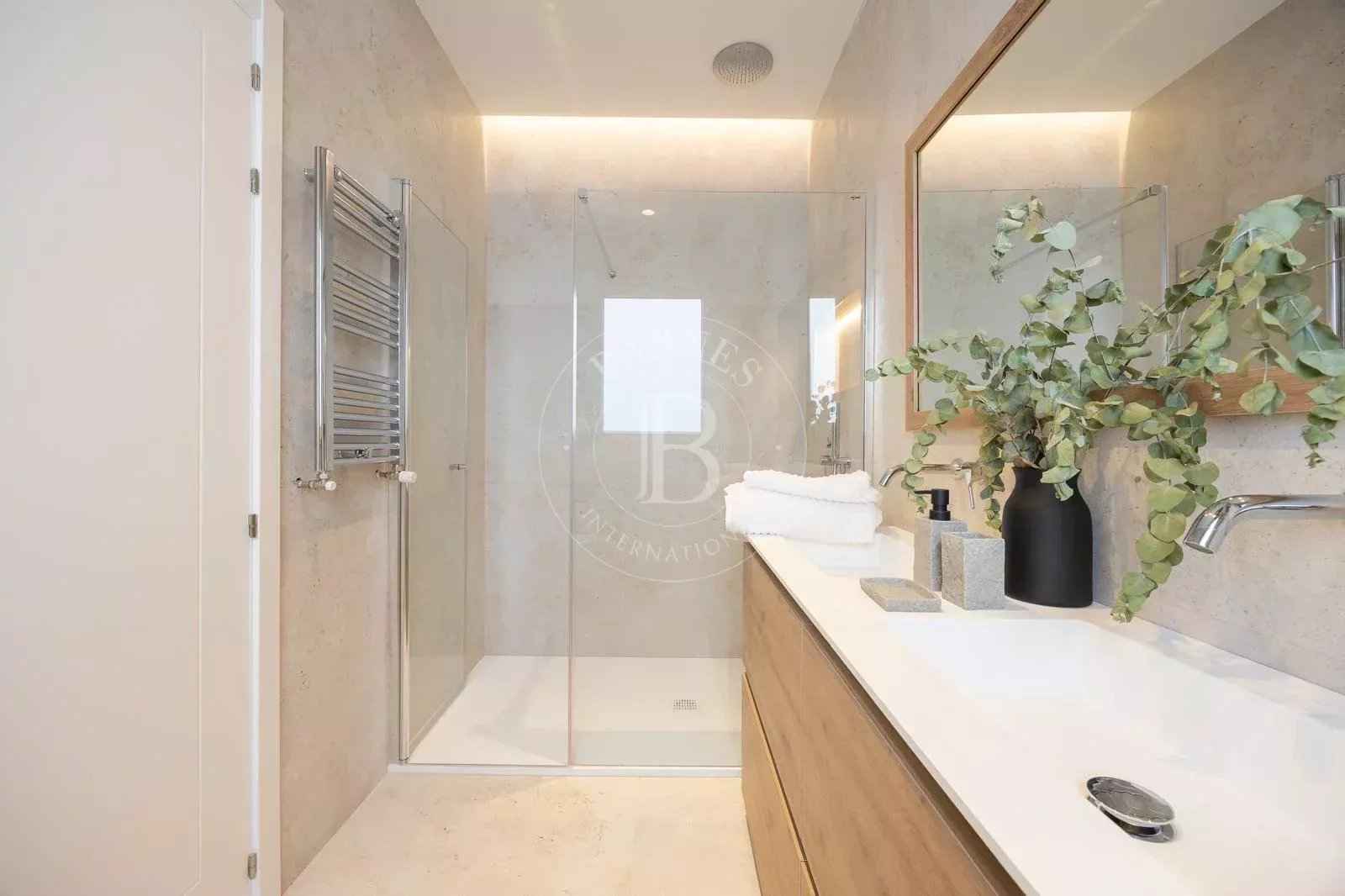 E402e0344f6e068d21d79f82c84aedc1 fdf15e8bcf 1600 original - Translation missing: en.helpers.application.image_tag.default_alt