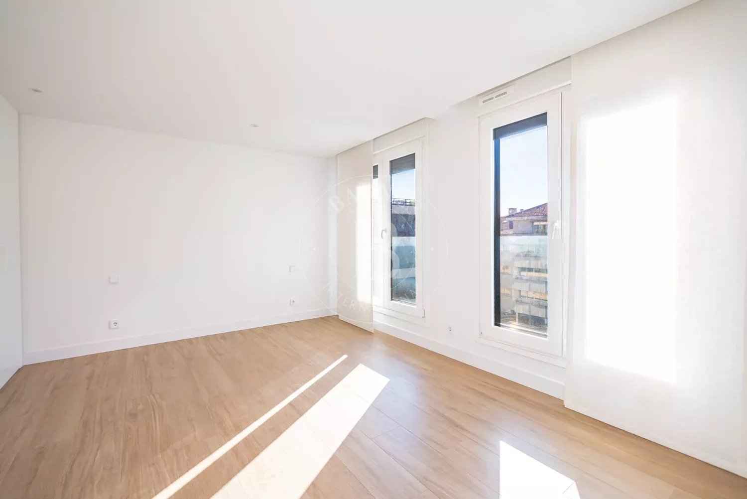 Ba99fbcb37de5eedf43f907ea862456f 495623467b 1500 original - Translation missing: en.helpers.application.image_tag.default_alt