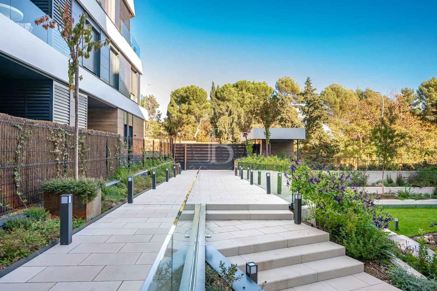 2a5addabd96f85362a144ac125ef2cbe c9438d3bb2 1500 original - Translation missing: en.helpers.application.image_tag.default_alt