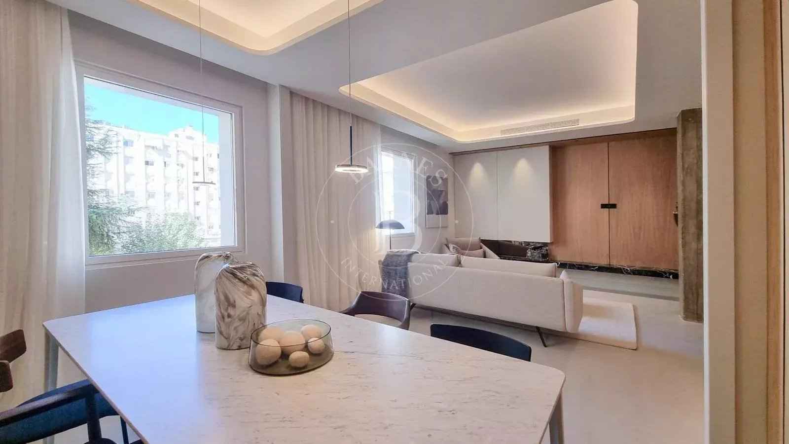 282735712fcc1cc44bbfdfe5fb11697c 9579493278 1600 original - Attribut alt par défaut.