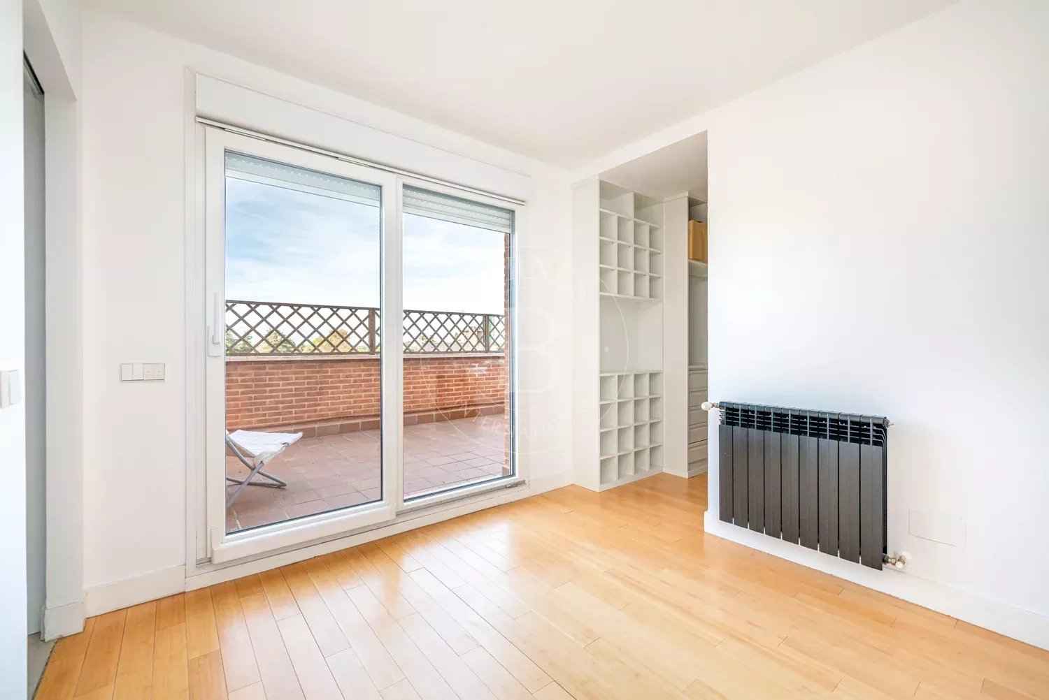 A357a54cbdda02883fef9a4746a1d62f f93394f382 1500 original - Attribut alt par défaut.