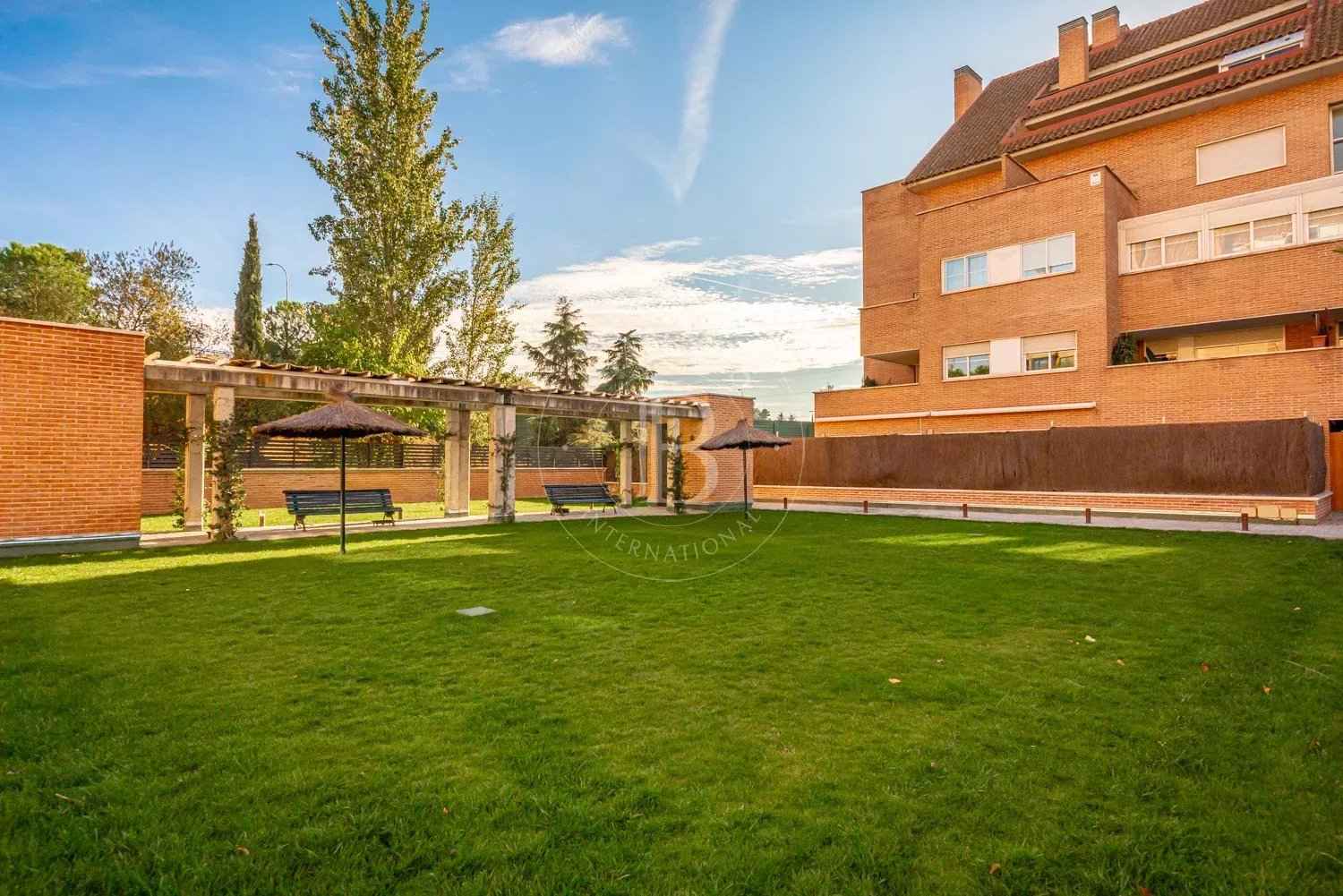 F955afef9d46ef2cca596d74f73e8a2e 67f4870510 1500 original - Attribut alt par défaut.