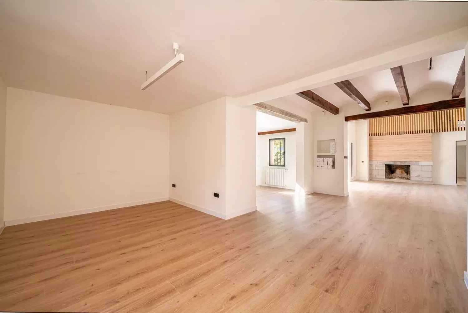 C1f59ed6b27d8ba3fd70ac786cae095d e09f3f7844 1500 original - Translation missing: en.helpers.application.image_tag.default_alt