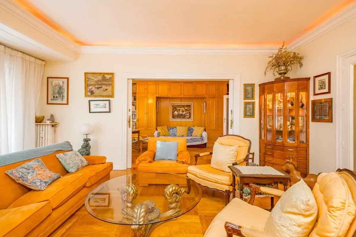 9e7b025ccdd2e421864022f77c95ab3b 083335cb92 1200 original - Attribut alt par défaut.