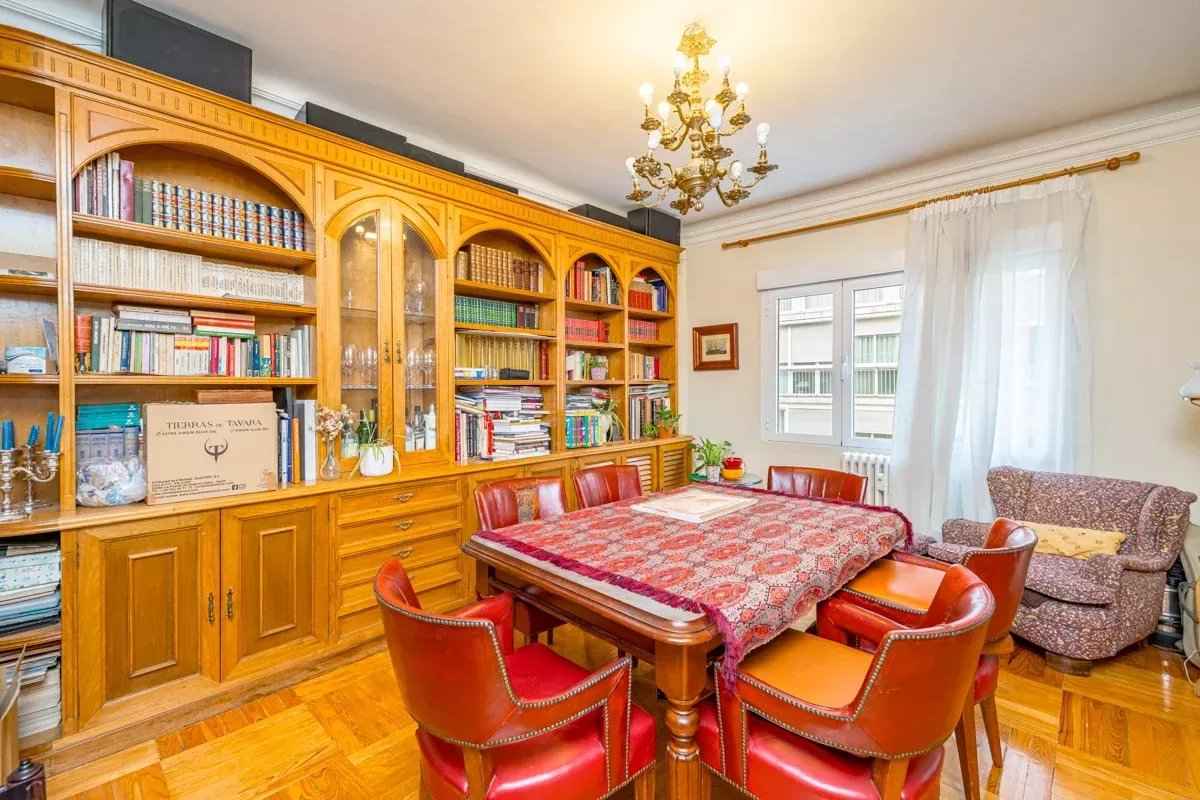 6847d9eea1adf17f845c41843ad9b0b0 f5bfad1a55 1200 original - Attribut alt par défaut.