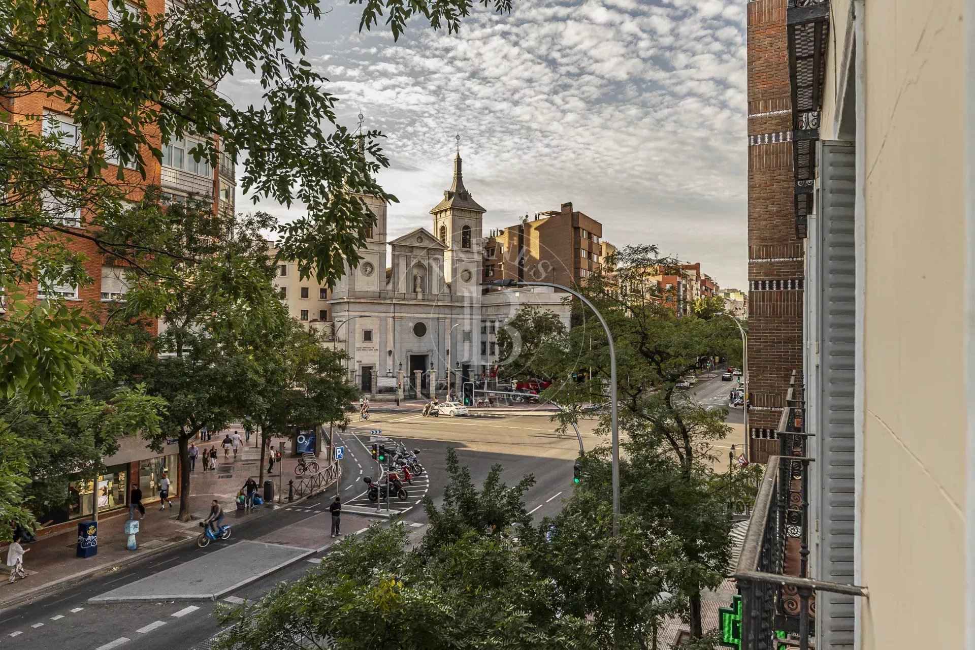 749b14a2dda9d13f26e575b7c019557c d927071503 1920 original - Attribut alt par défaut.