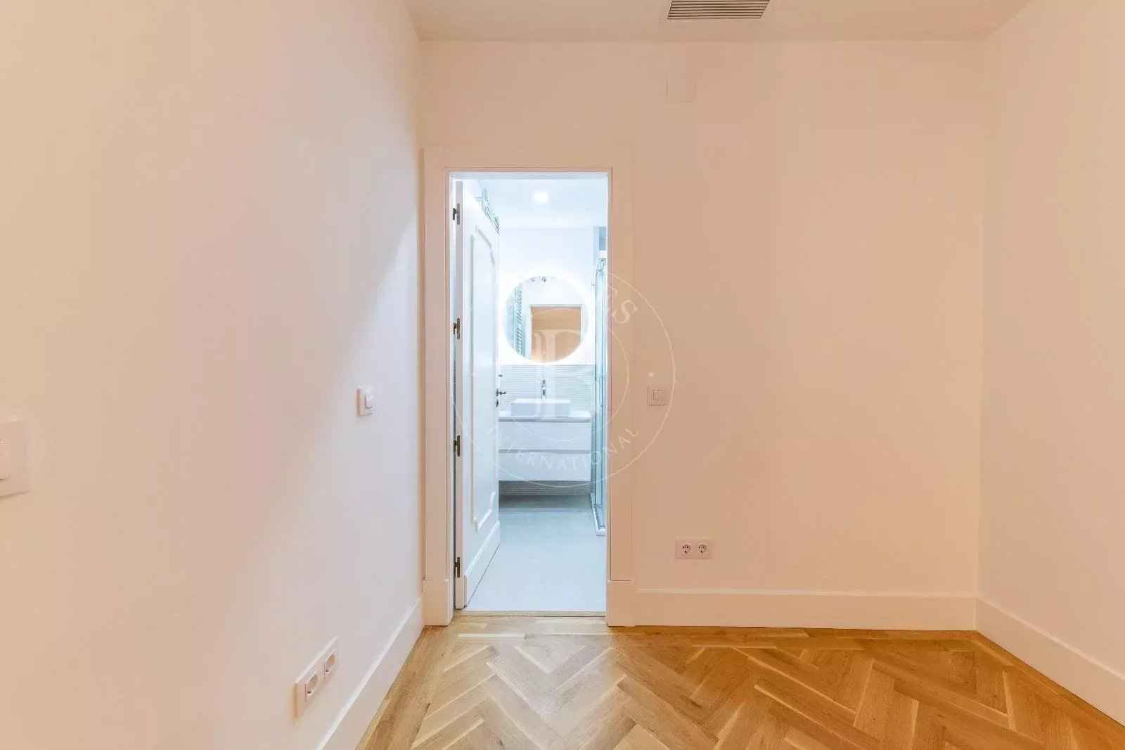 4121c789ad8b8fca0f687618e15b2408 5bd97d873d 1600 original - Attribut alt par défaut.