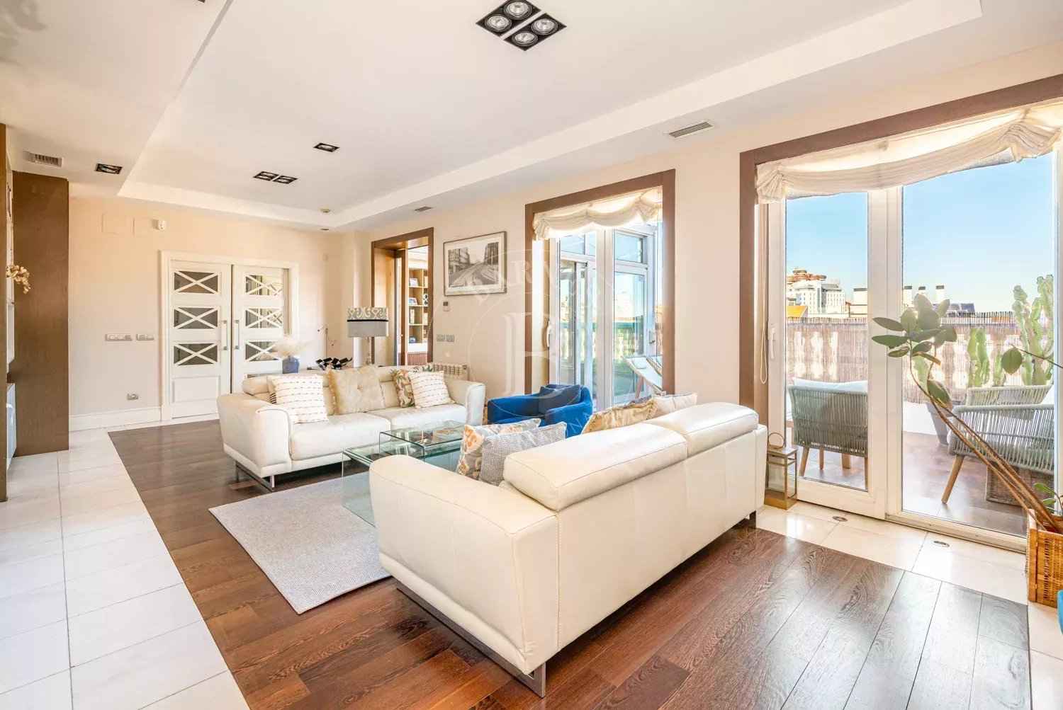 A9995892cdbc36e456307bc5c88c0176 e9eb47a8bb 1500 original - Attribut alt par défaut.