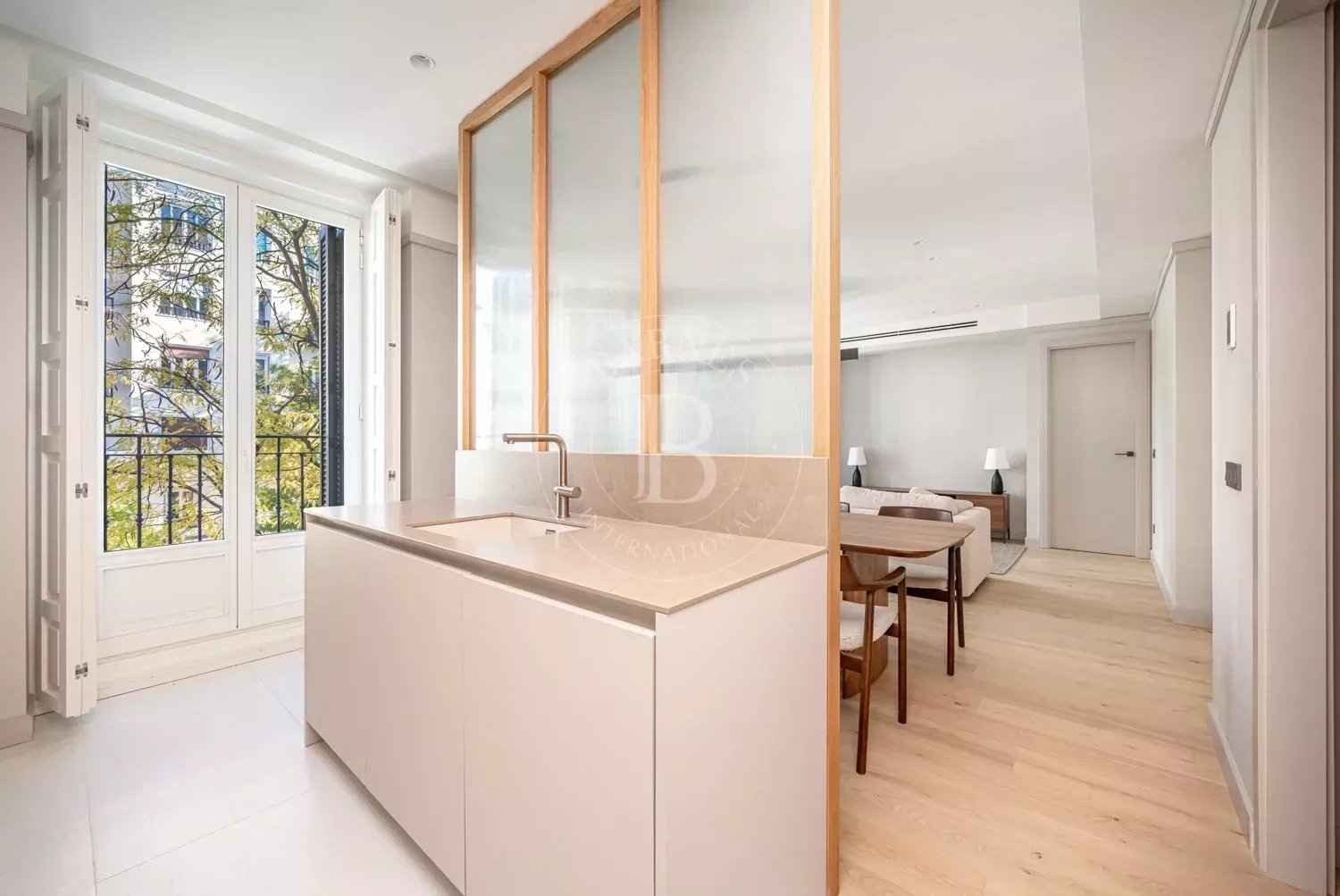 0f24394d80beeefedf678139afbf70b8 50103cd182 1500 original - Attribut alt par défaut.