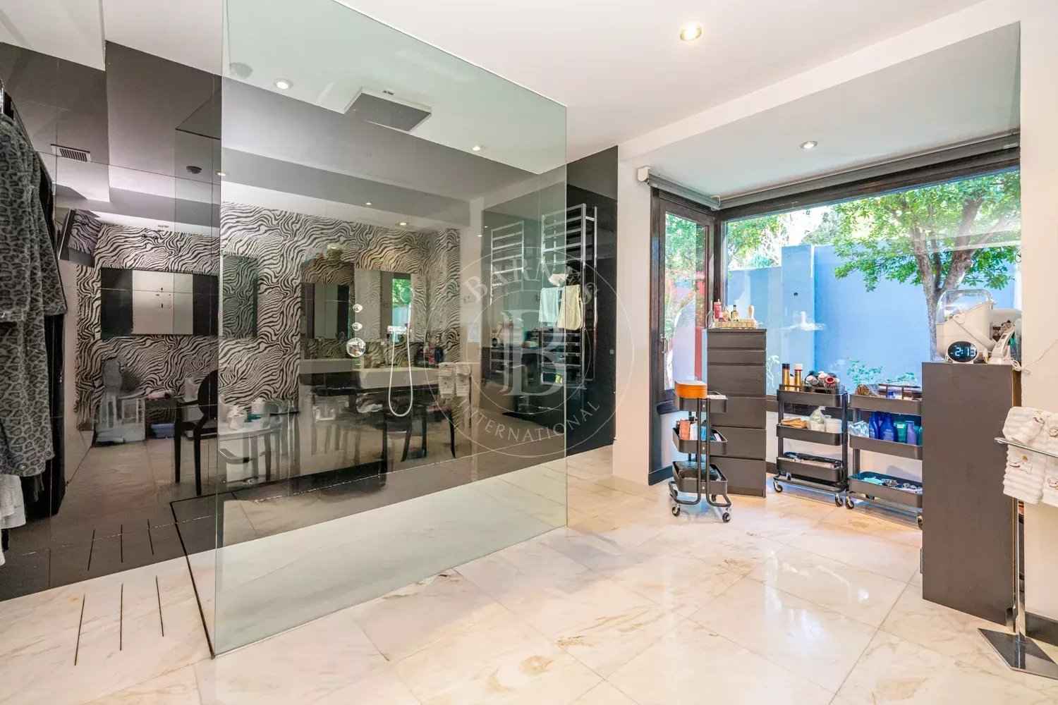 8092823ba2b32f9ad9f4e9b7a0f35cd9 c404a88a25 1500 original - Attribut alt par défaut.