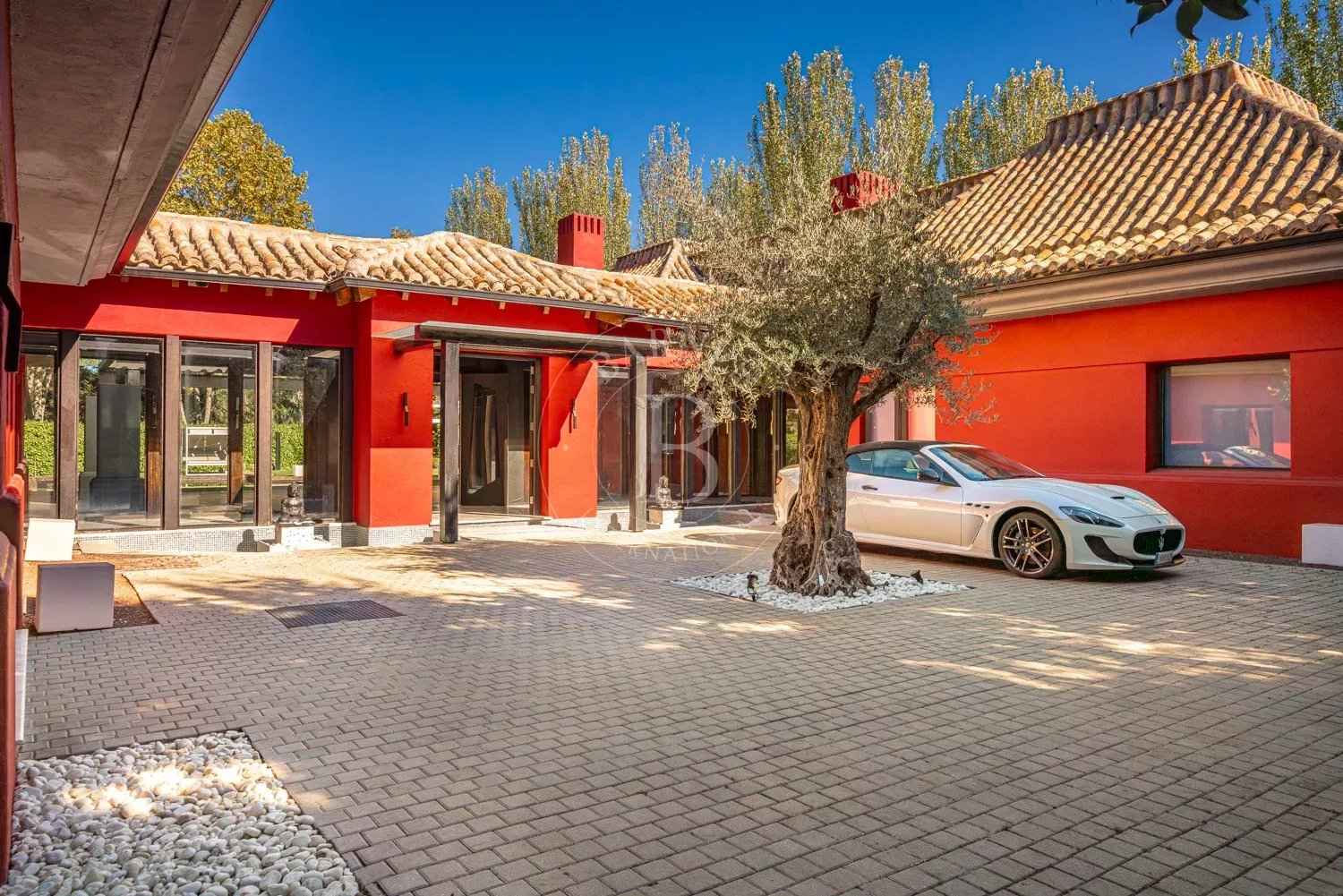 F67952c15ec44f4296a817418e8eb911 eb42672fa3 1500 original - Attribut alt par défaut.