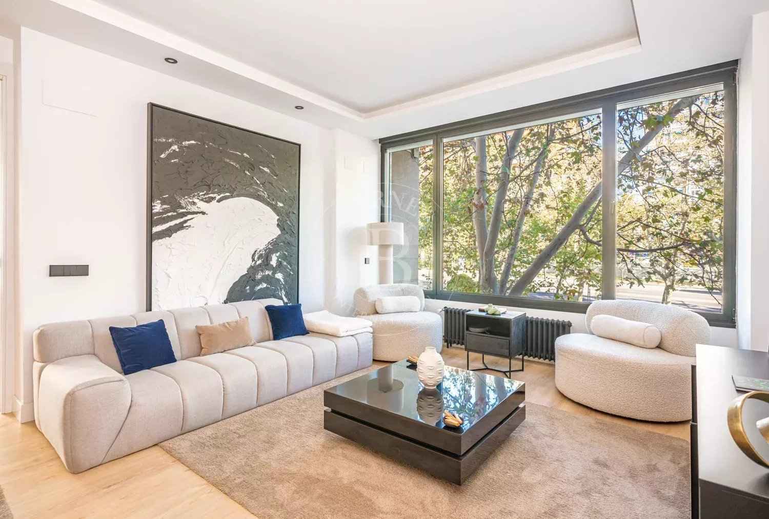 A16087c95cd86c45dc0abd0fb7242089 aea248f041 1500 original - Attribut alt par défaut.