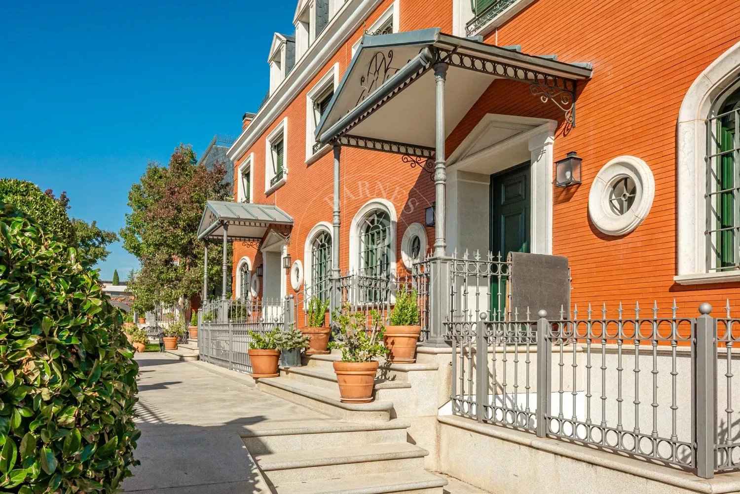 39e97f0018189e08d7db51730738e7f9 42b754e13f 1500 original - Translation missing: en.helpers.application.image_tag.default_alt