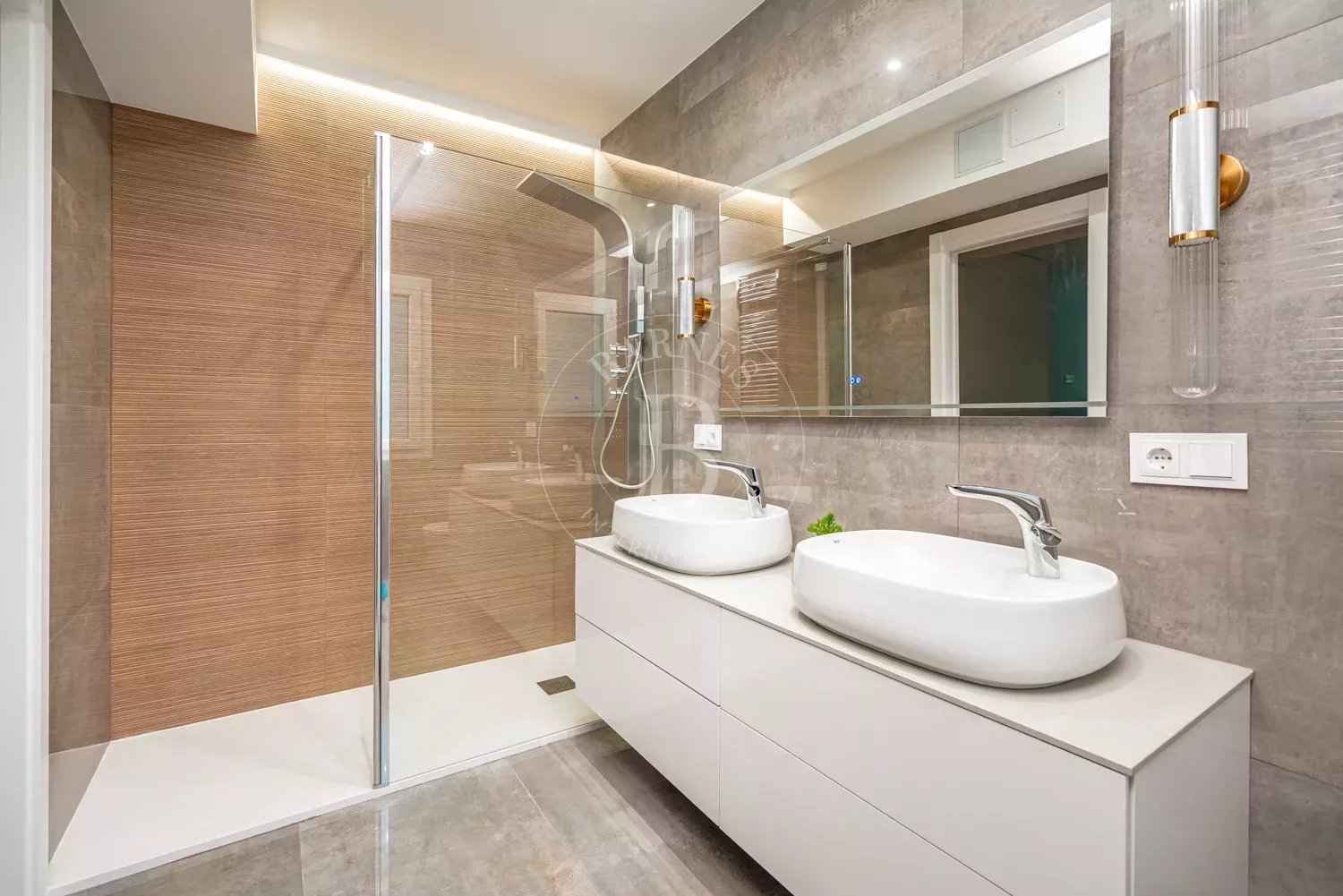 8d5557a971eed54961f5fd102a7108a4 167d7d26d2 1500 original - Attribut alt par défaut.